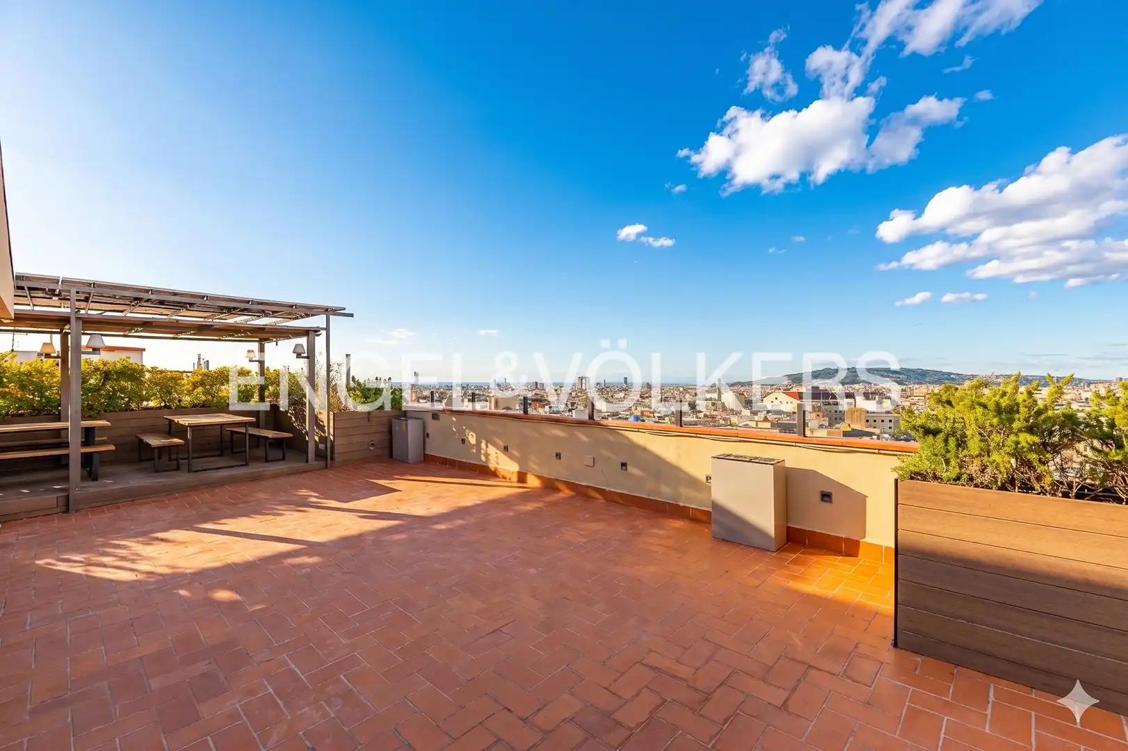 Terrasse von Erdgeschoss zum Verkauf in Barcelona mit Klimaanlage, Heizung und Parkett