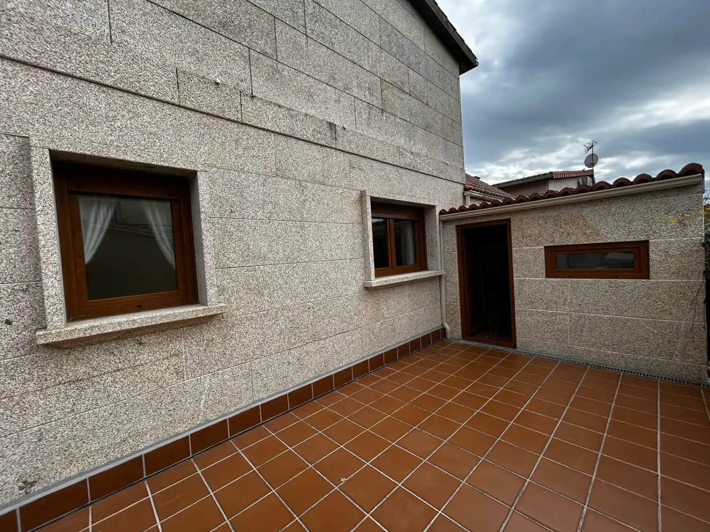 Vista exterior de Casa o chalet en venta en Vilagarcía de Arousa con Calefacción, Jardín privado y Parquet