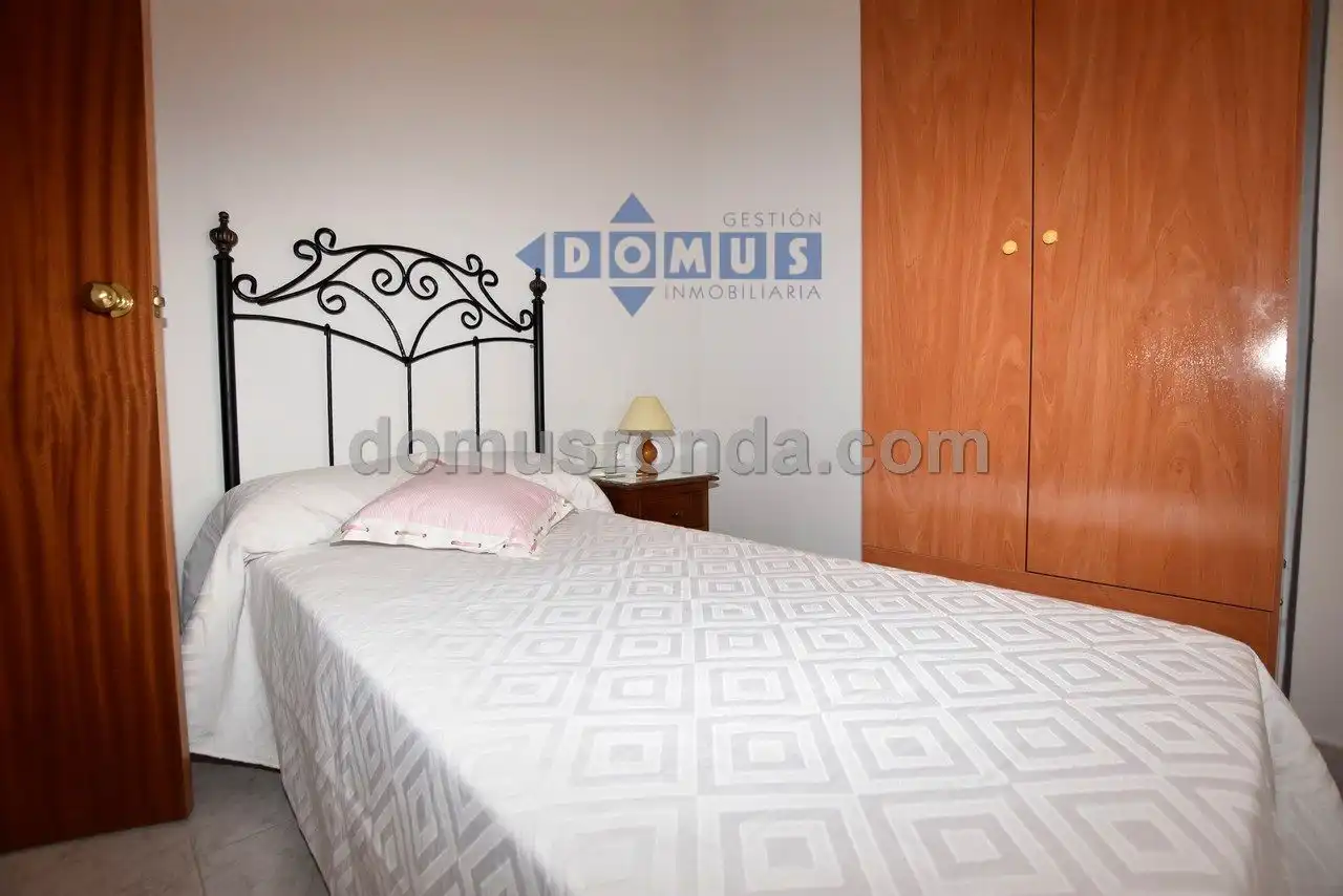 Habitación de Piso en venta en Ronda con Trastero, Amueblado y Lavadora