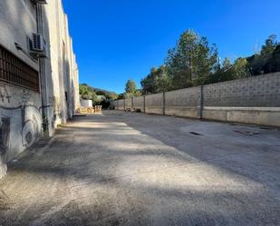 Vista exterior de Nau industrial de lloguer en Cerdanyola del Vallès
