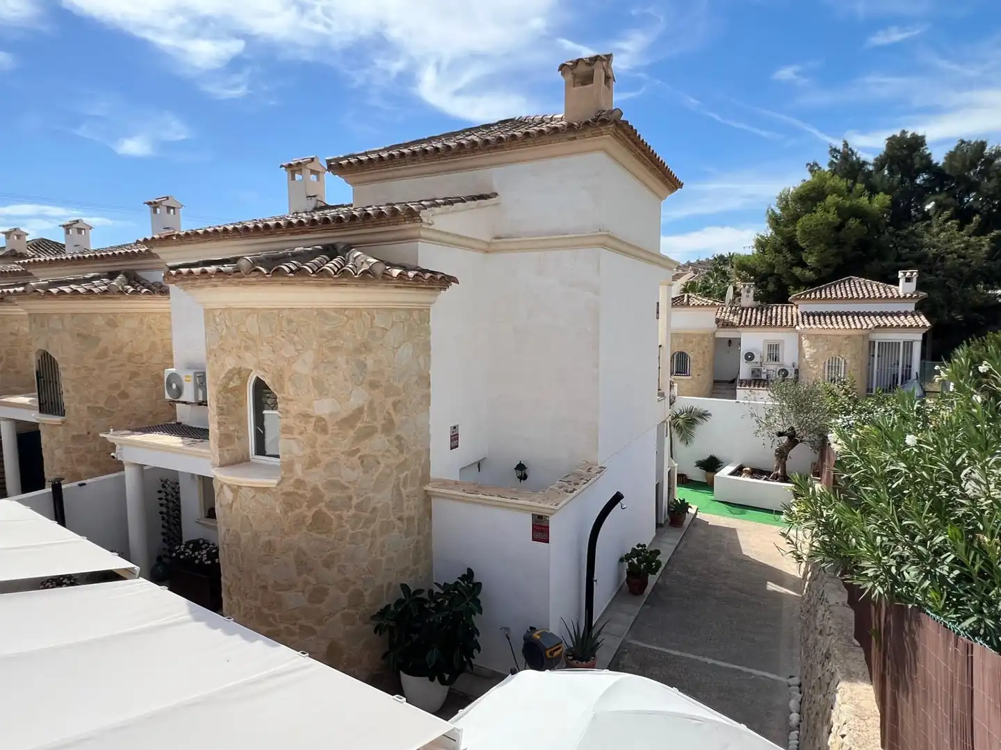 Exterior view of Detached homes for sale in El Campello  with Air Conditioner, Private garden and Balcony