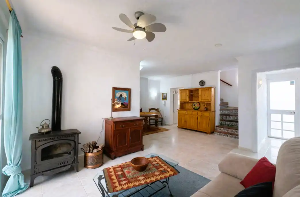 Sala d'estar de Casa adosada en venda en Mijas amb Jardí privat, Terrassa i Traster