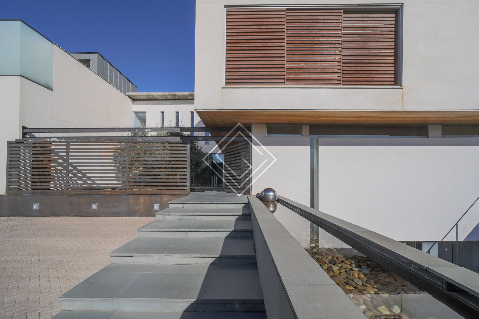 Exterior view of House or chalet for sale in Pozuelo de Alarcón  with Air Conditioner, Heating and Private garden