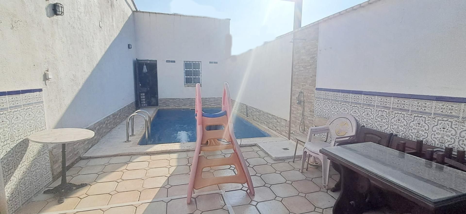 Piscina de Casa adosada en venda en Utrera amb Aire condicionat, Traster i Piscina