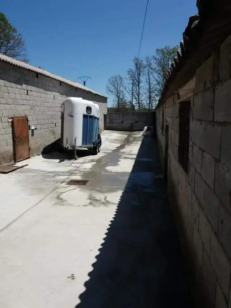 Parkplatz von Fabrikhallen zum Verkauf in Cobreros