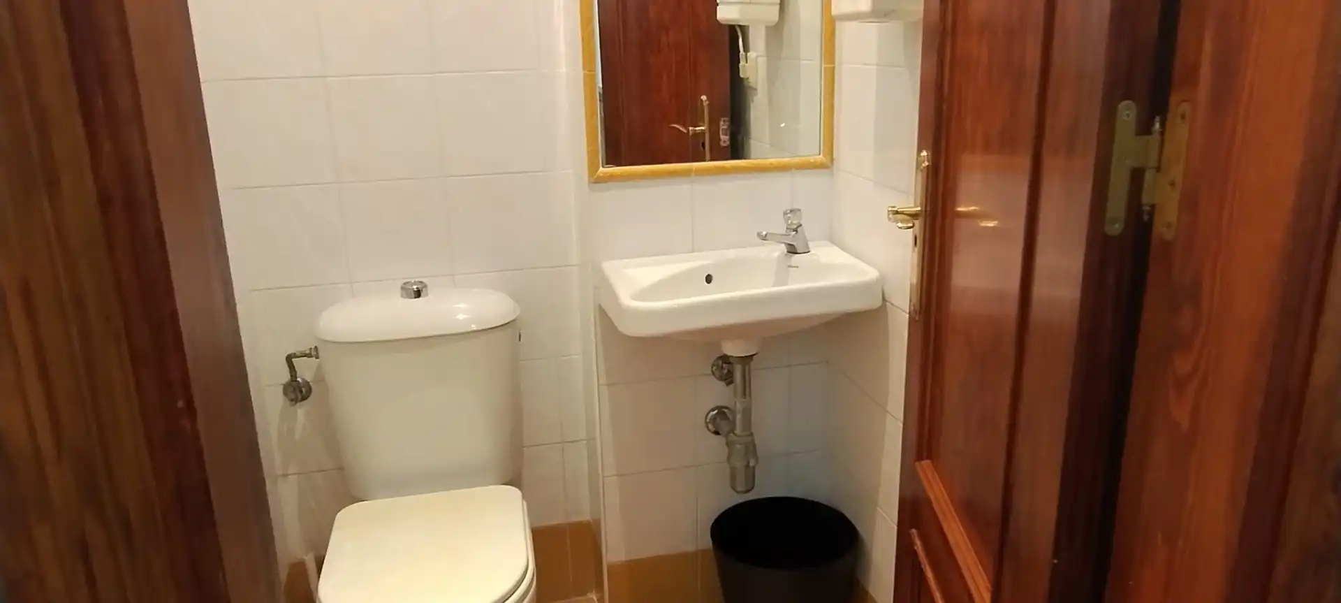 Bathroom of Commercial properties for sale in Jerez de la Frontera  with Air Conditioner