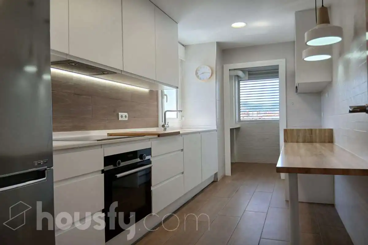Kitchen of Flat for rent in L'Hospitalet de Llobregat  with Air Conditioner, Heating and Furnished