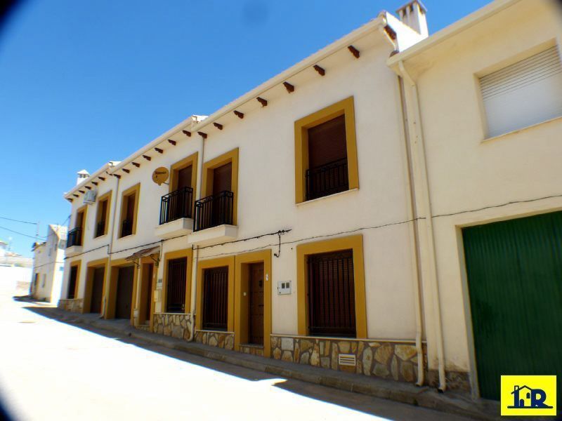 Exterior view of Single-family semi-detached for sale in El Hito   with Terrace