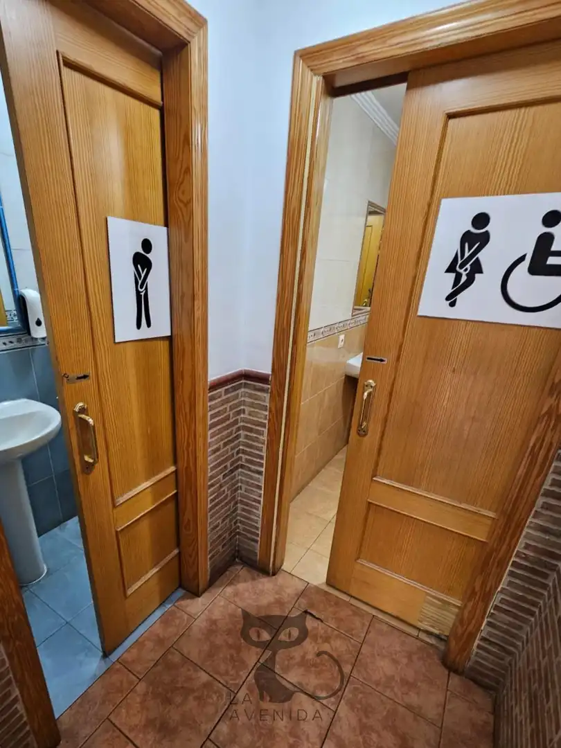 Baño de Local de alquiler en Valencia con Aire acondicionado y Amueblado