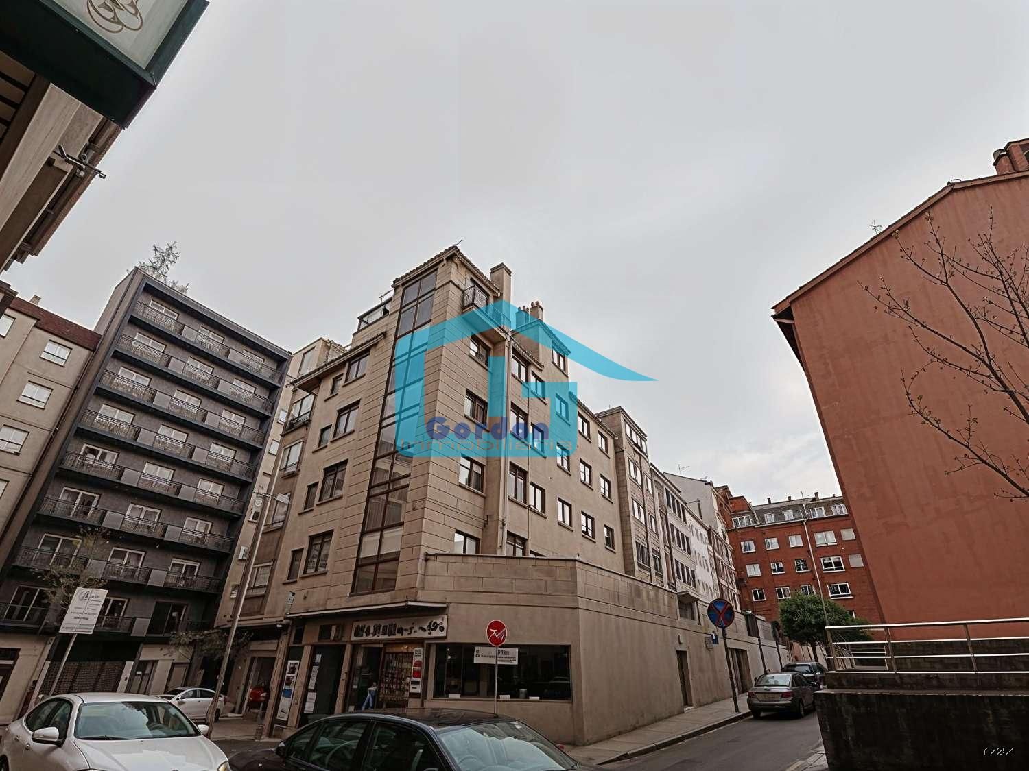 Vista exterior de Ático en venta en Pontevedra Capital  con Calefacción, Parquet y Terraza