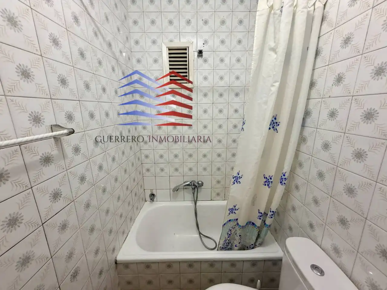 Badezimmer von Wohnung zur Miete in Ourense Capital  mit Heizung, Möbliert und Balkon