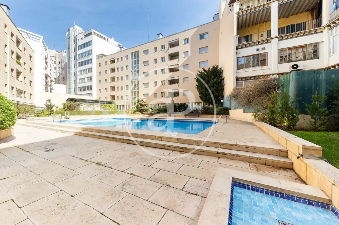 Schwimmbecken von Wohnung zum Verkauf in  Palma de Mallorca mit Klimaanlage, Heizung und Privatgarten