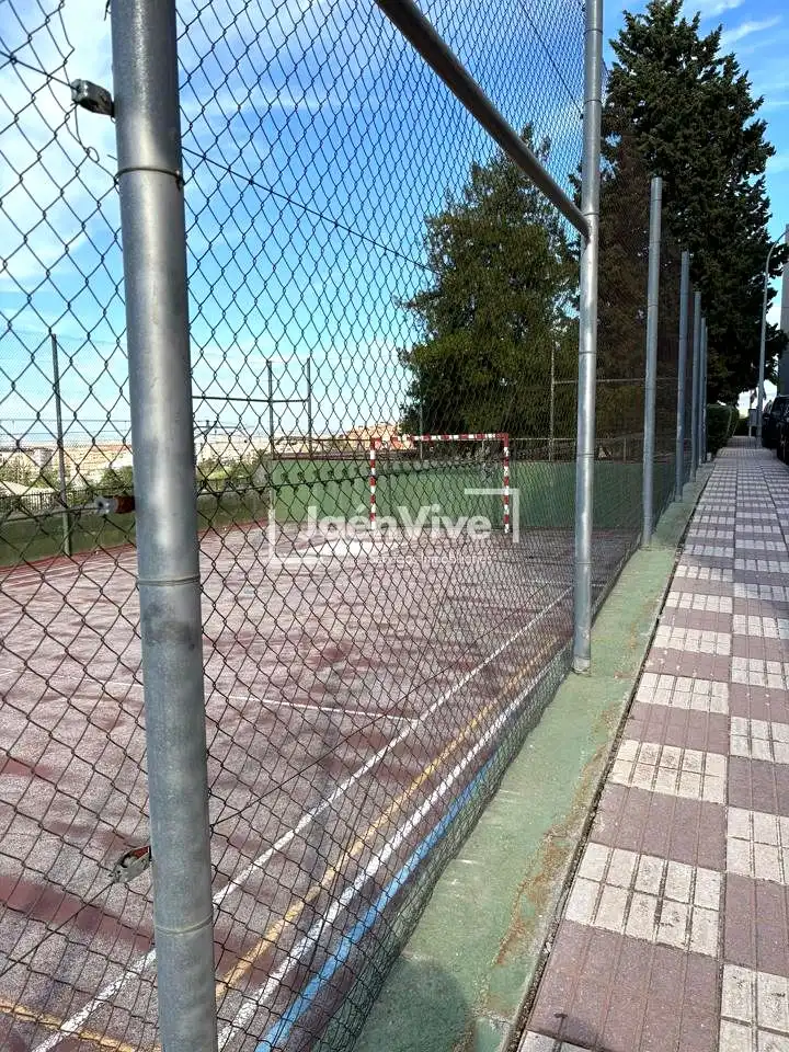 Vista exterior de Pis en venda en Jaén amb Aire condicionat, Calefacció i Terrassa