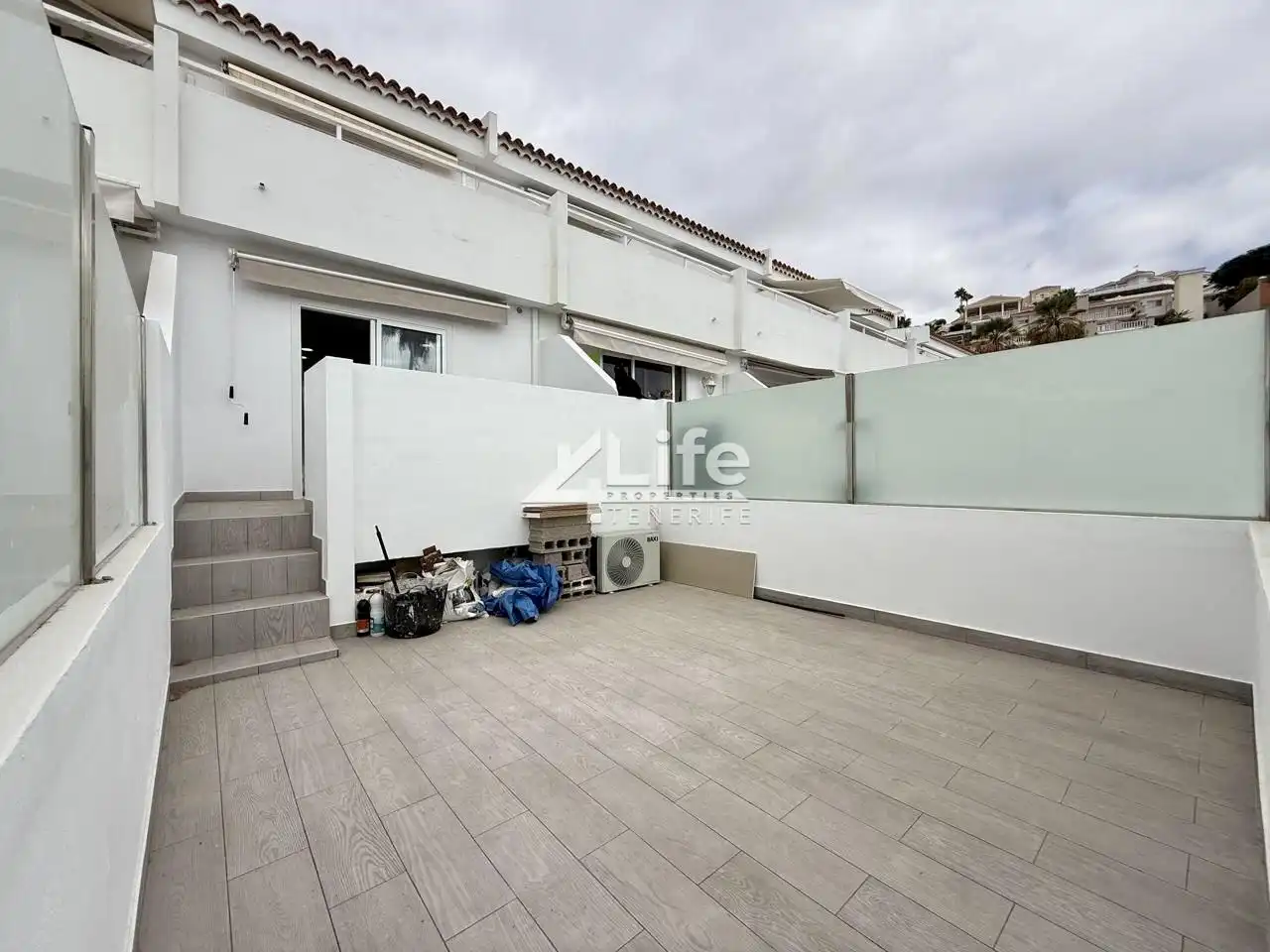 Vista exterior de Planta baixa en venda en Adeje amb Aire condicionat, Terrassa i Moblat