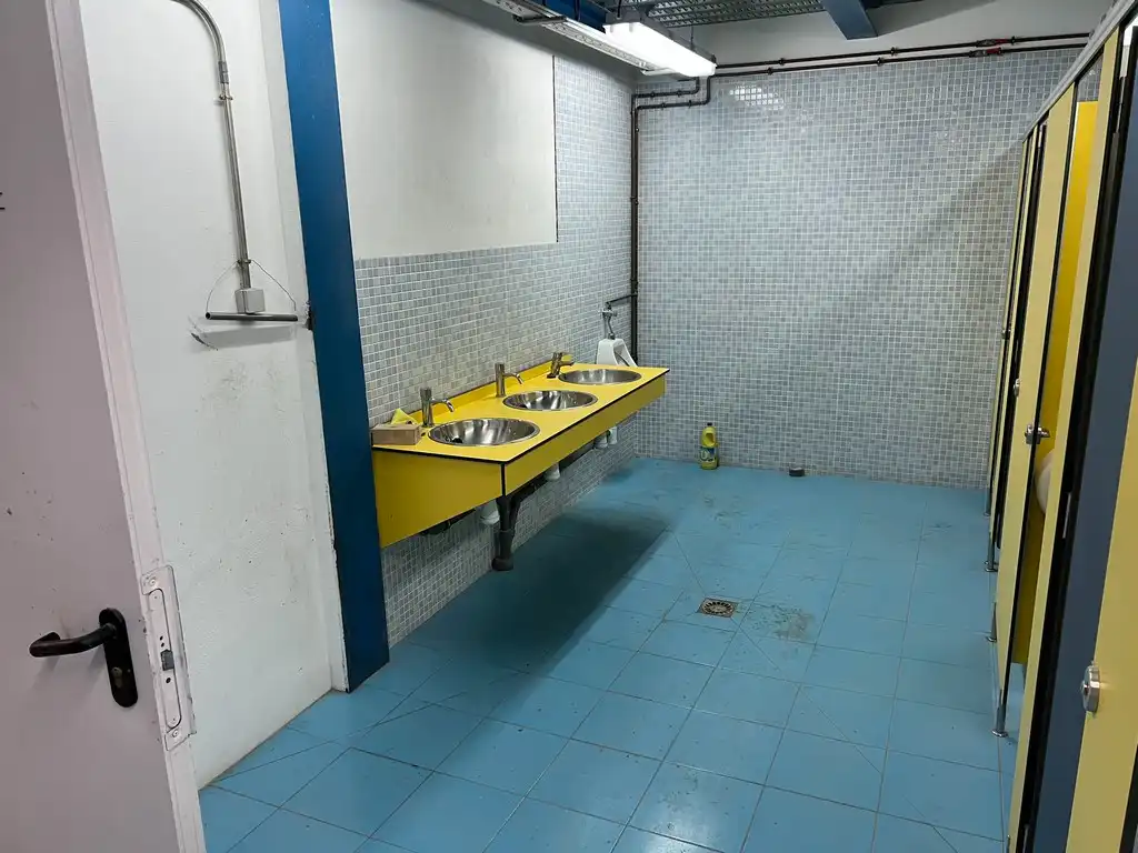Bany de Nau industrial de lloguer en Narón