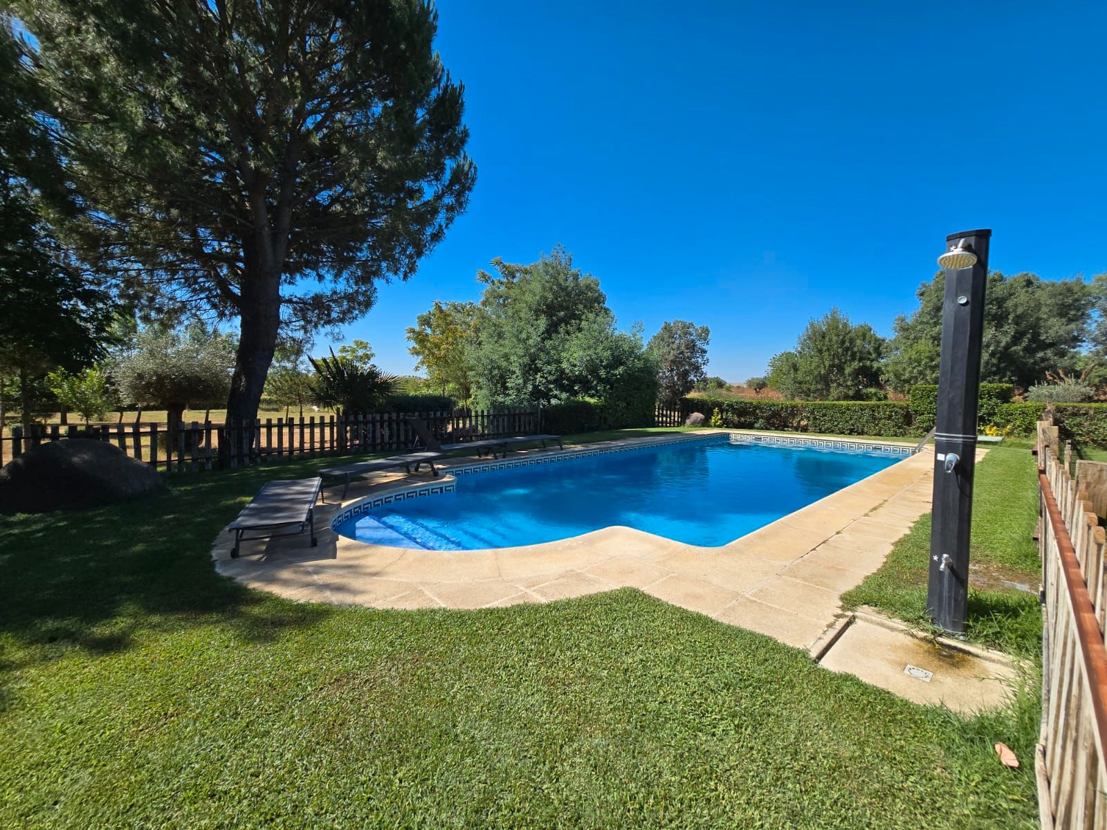 Swimming pool of Country house for sale in Cebolla  with Air Conditioner, Heating and Private garden
