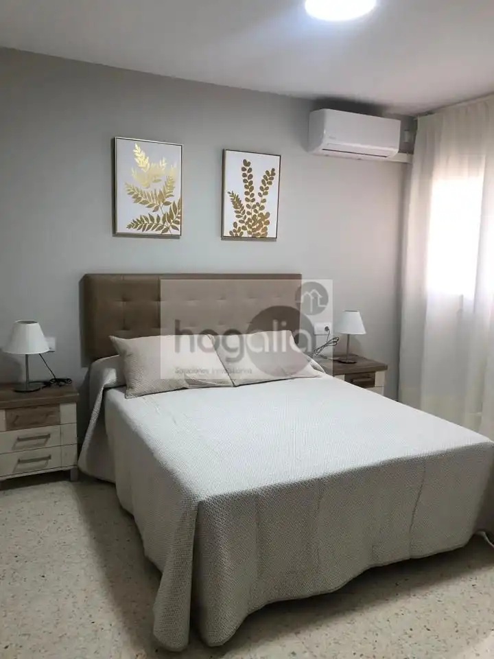 Habitación de Piso de alquiler en Sevilla con Aire acondicionado y Amueblado