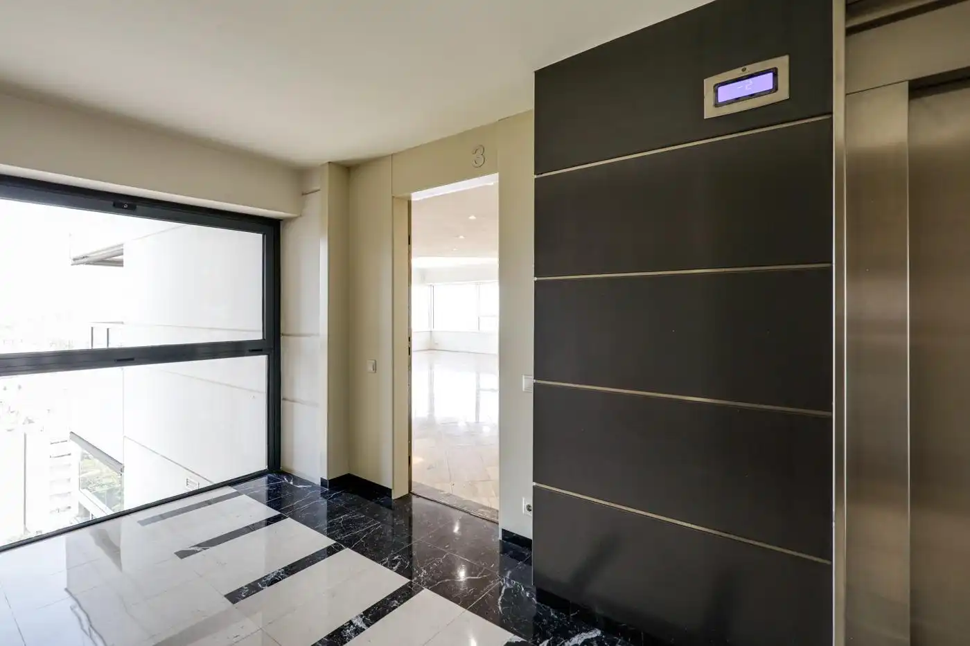 Wohnung zum Verkauf in Barcelona mit Klimaanlage, Heizung und Terrasse
