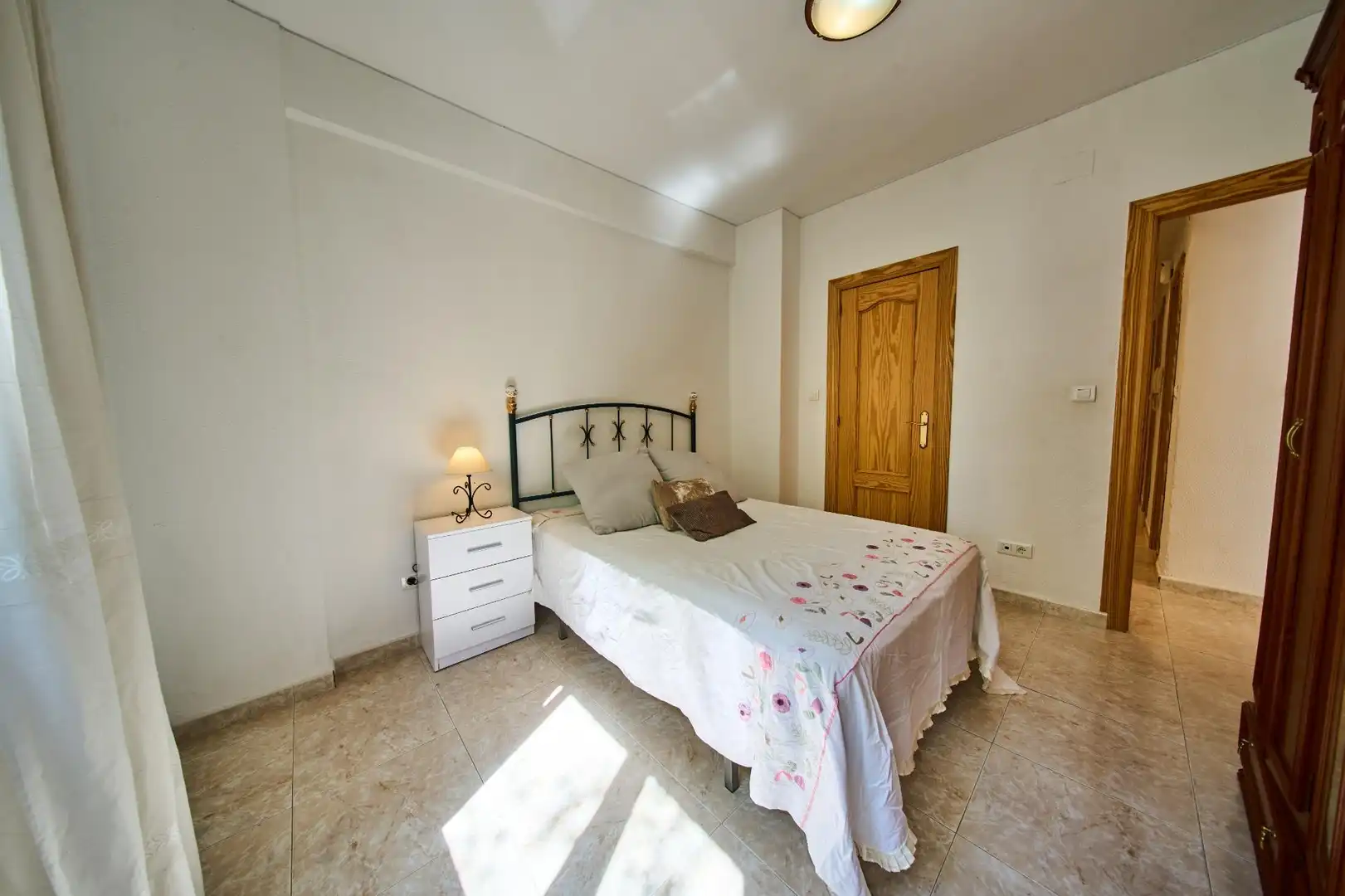 Bedroom of Flat for sale in Granada  with Air Conditioner and Balcony