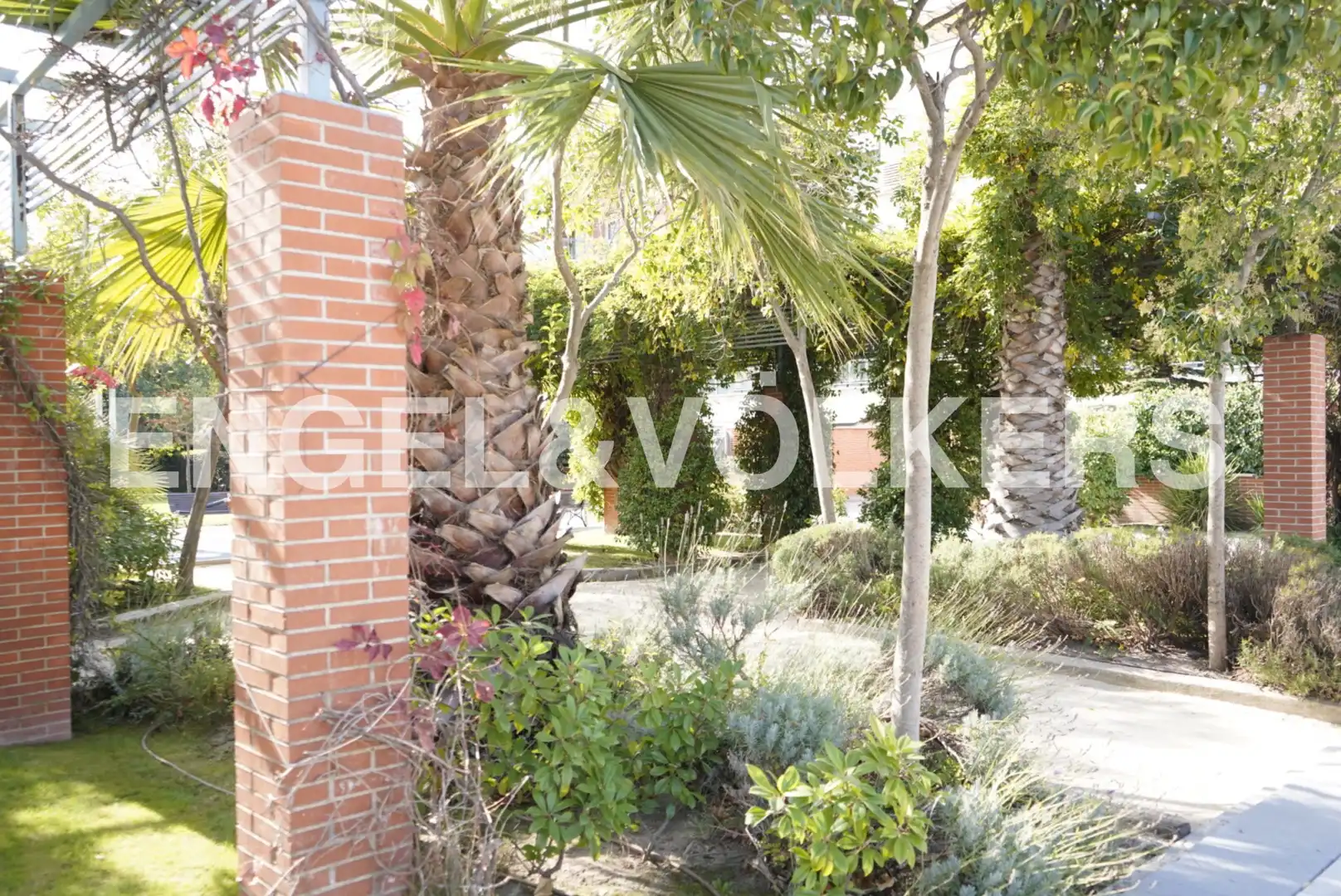 Vista exterior de Piso de alquiler en Pozuelo de Alarcón con Aire acondicionado, Calefacción y Jardín privado