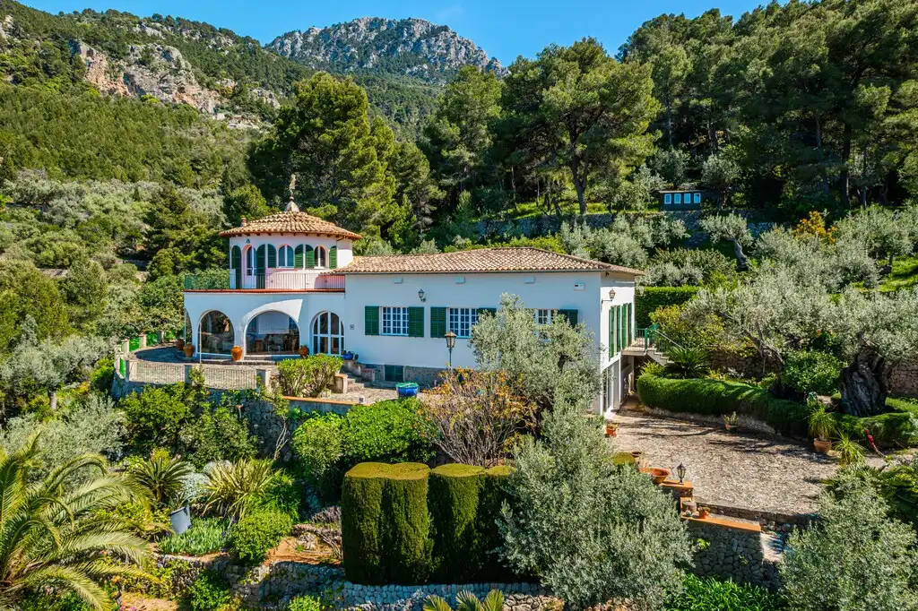 Casa rústica con piscina en venta en Deià