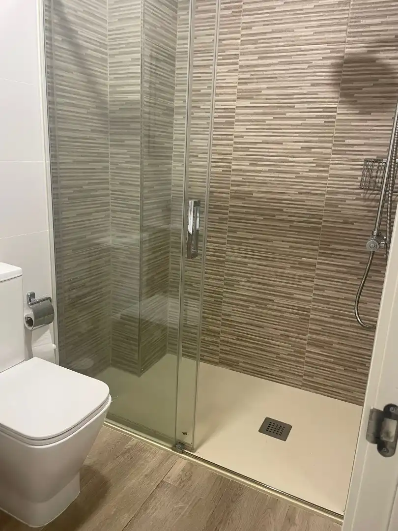 Baño de Piso de alquiler en Santiago de Compostela  con Amueblado