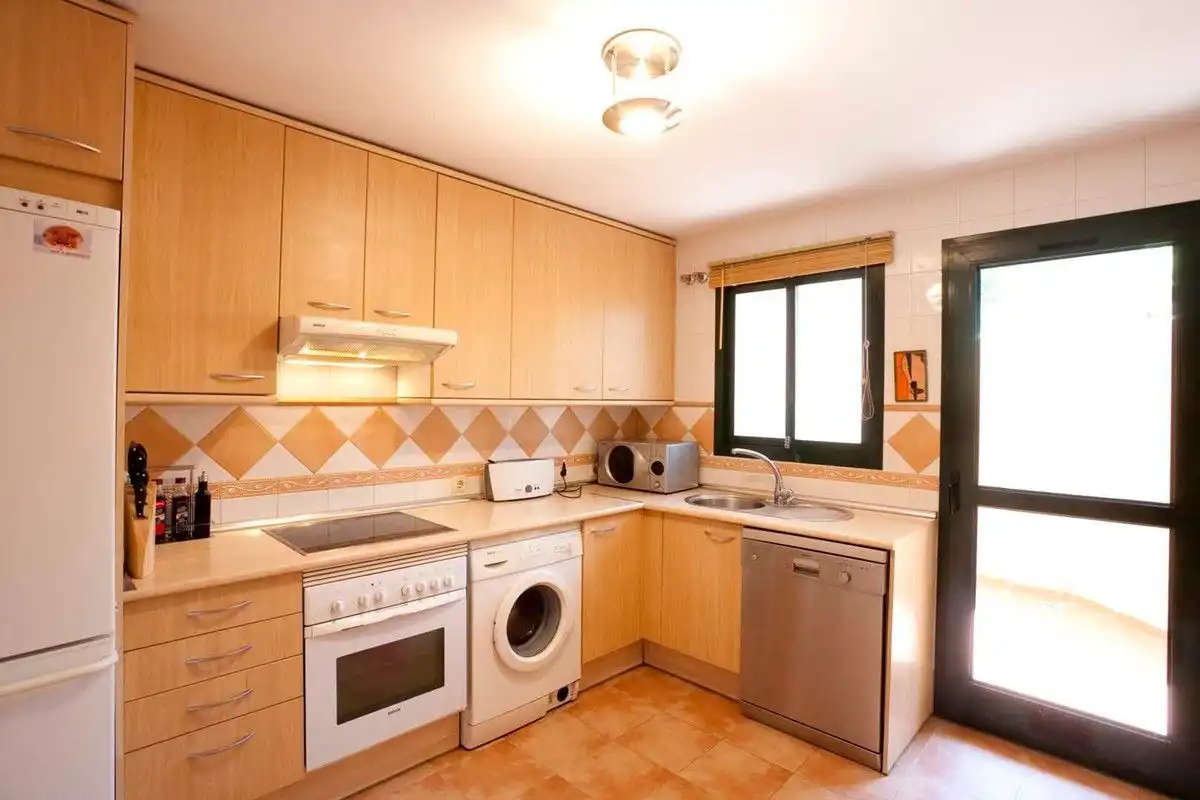 Cuina de Casa o xalet de lloguer en Marbella amb Aire condicionat, Jardí privat i Terrassa