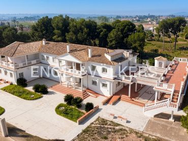 Casa con balcone in vendita a Los Pinares - La Masia