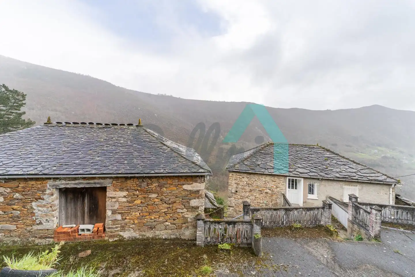 Vista exterior de Casa o chalet en venta en Illano con Calefacción, Jardín privado y Parquet