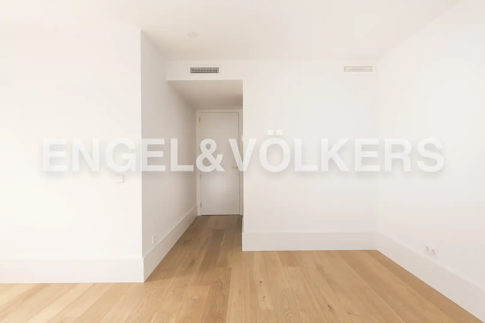 Bedroom of Flat for rent in Madrid  with Air Conditioner, Heating and Storage room