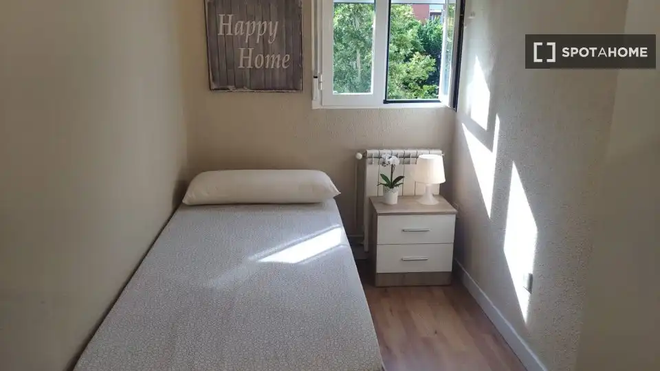 Bedroom of Flat for rent in Madrid  with Air Conditioner, Heating and Furnished