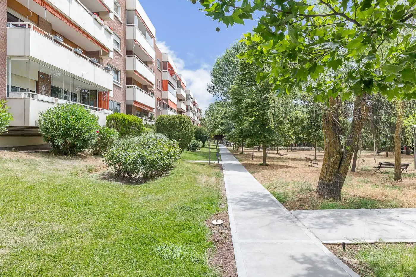Vista exterior de Pis en venda en Pozuelo de Alarcón amb Calefacció, Terrassa i Piscina