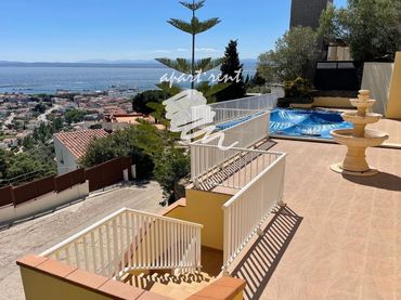 Casa con balcón en venta en MIRO