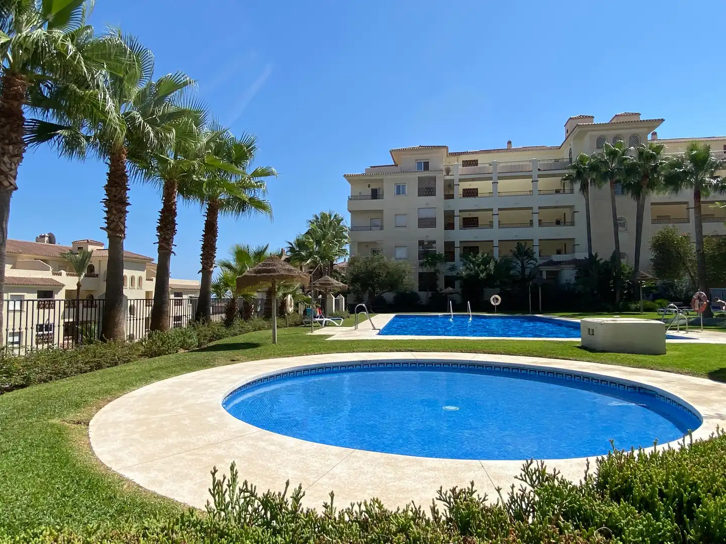 Vista exterior de Piso en venta en Mijas con Trastero y Piscina