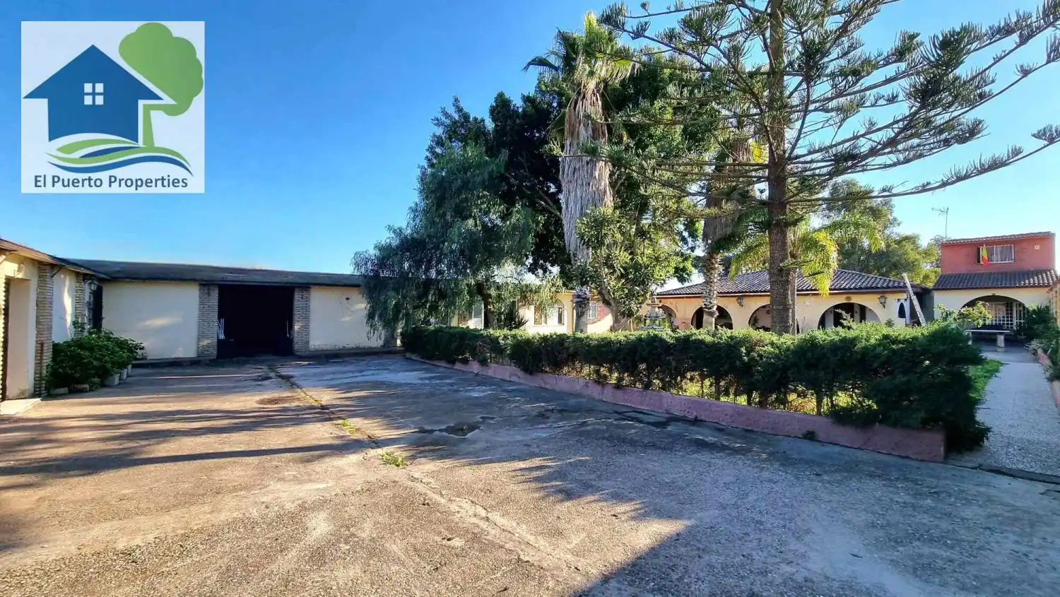 Vista exterior de Casa o xalet en venda en El Puerto de Santa María amb Aire condicionat, Calefacció i Jardí privat
