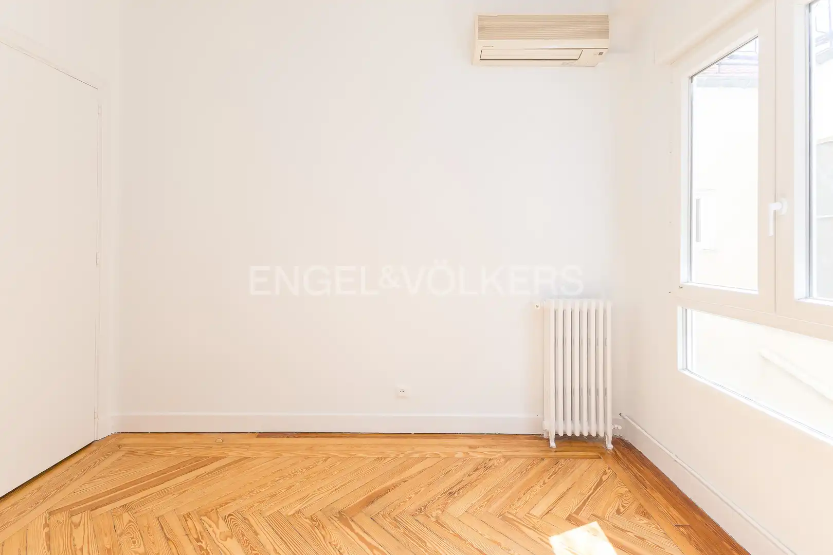 Schlafzimmer von Wohnung zur Miete in Madrid mit Klimaanlage, Heizung und Parkett