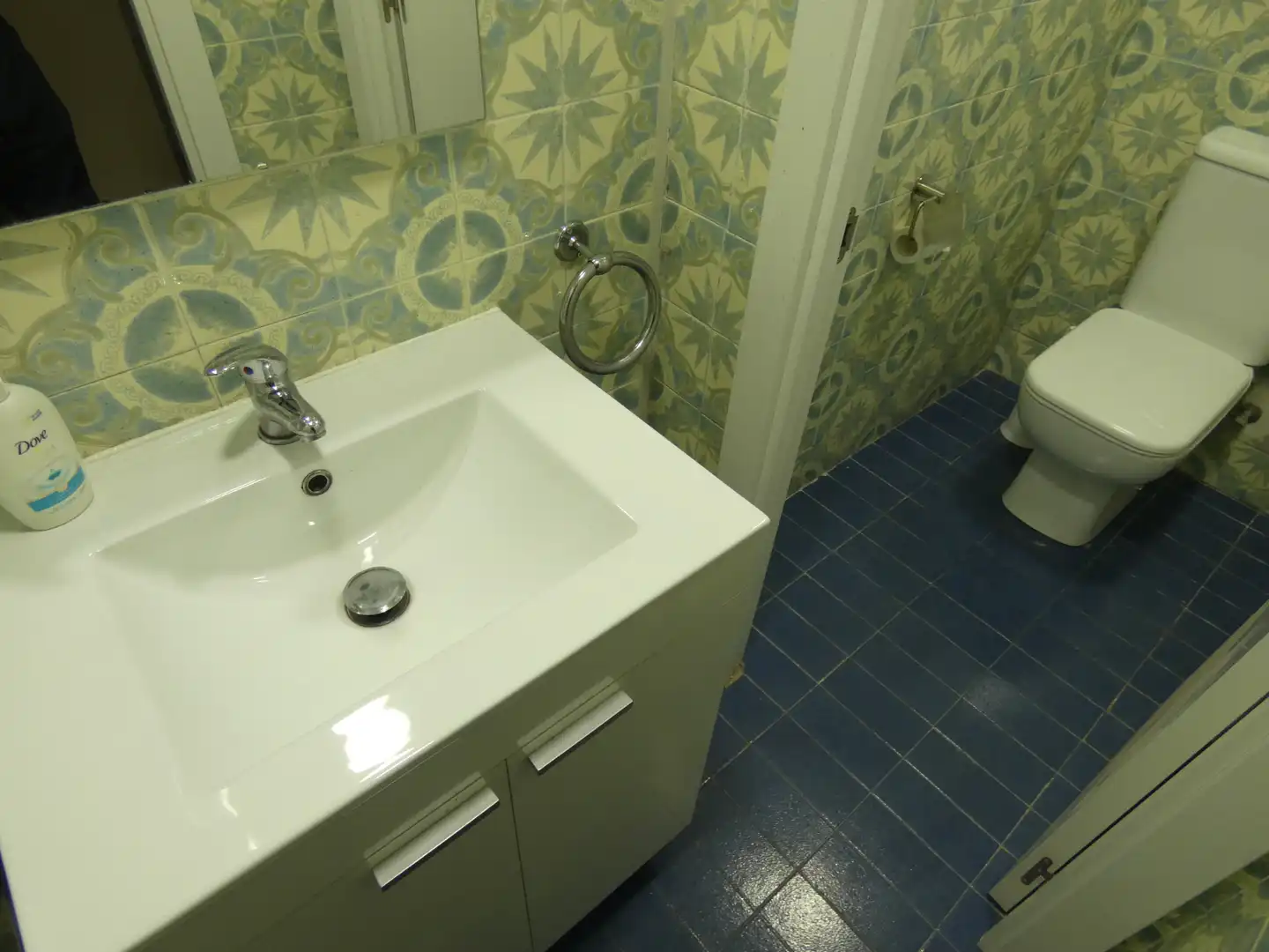 Baño de Oficina de alquiler en Barcelona con Aire acondicionado y Amueblado