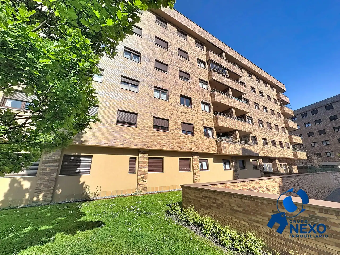 Vista exterior de Apartament de lloguer en Gijón  amb Calefacció, Traster i Moblat