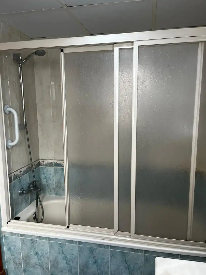 Baño de Piso de alquiler en Málaga con Aire acondicionado, Calefacción y Amueblado