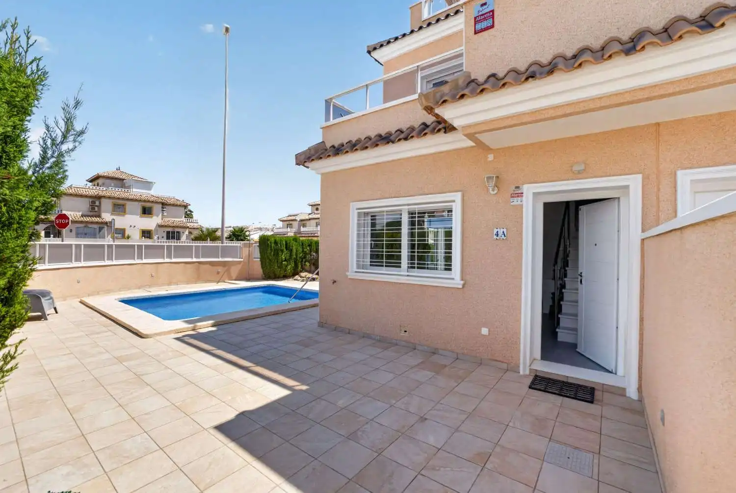 Vista exterior de Casa adosada en venta en Orihuela con Aire acondicionado, Calefacción y Terraza
