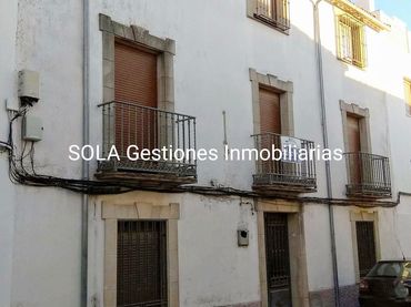 Casa amb balcó en venda a Torreperogil