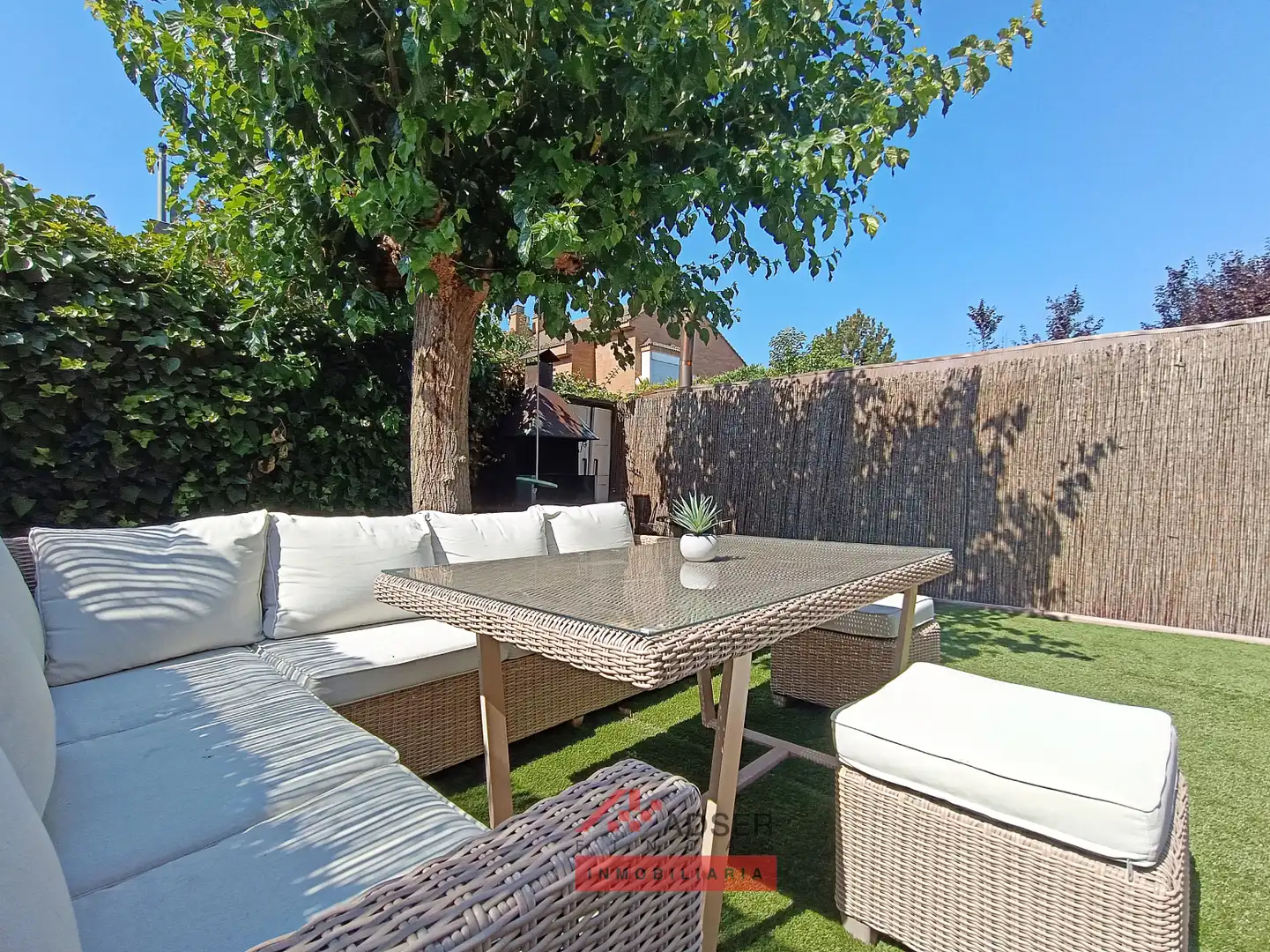 Terrassa de Casa adosada en venda en Lardero amb Aire condicionat, Calefacció i Jardí privat