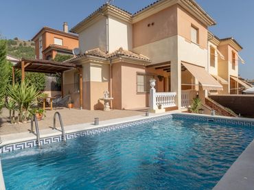 Detached house with pool for sale in Camino de Albarrate