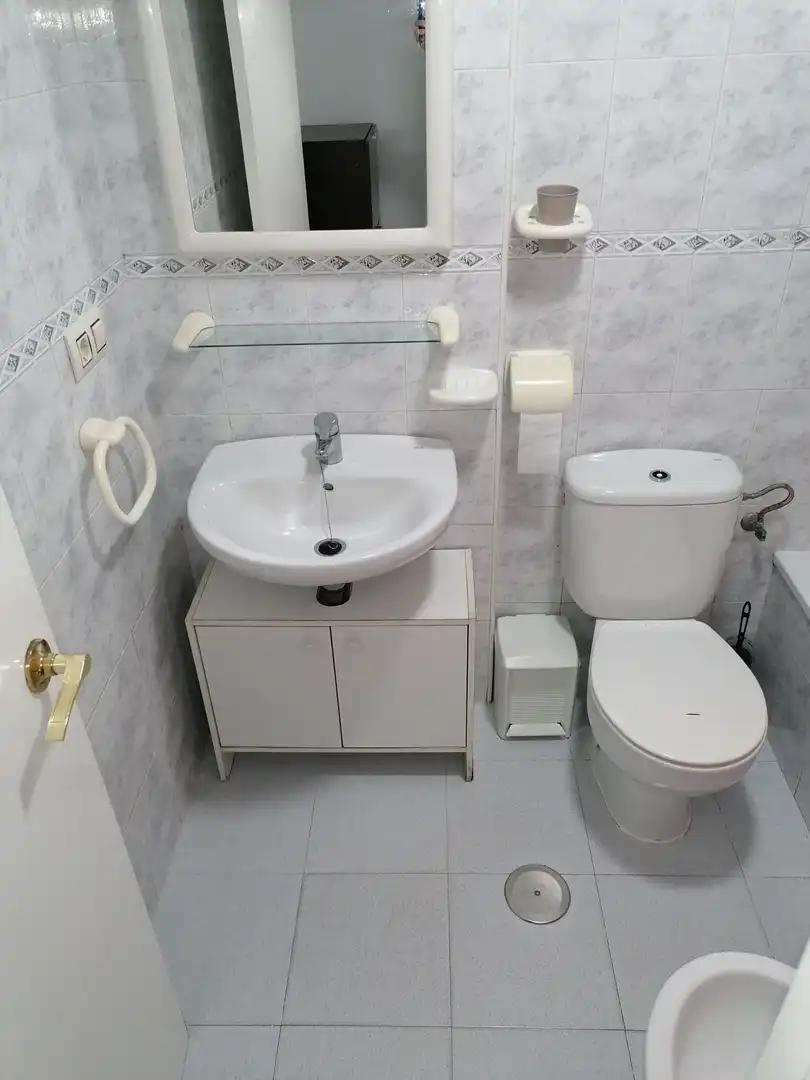 Bathroom of Apartments for rent in Algeciras  with Furnished