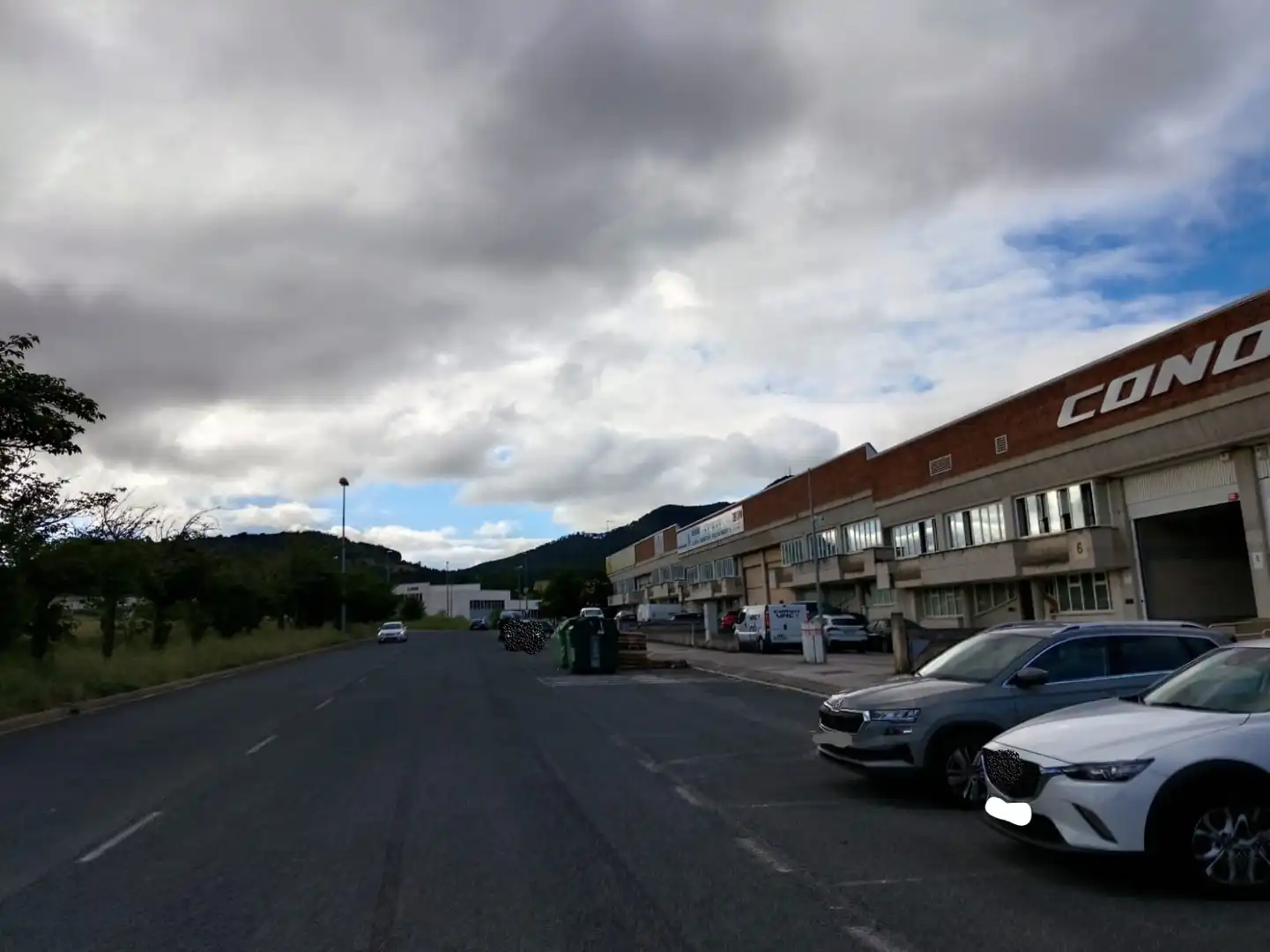 Vista exterior de Nau industrial en venda en Valle de Egüés / Eguesibar