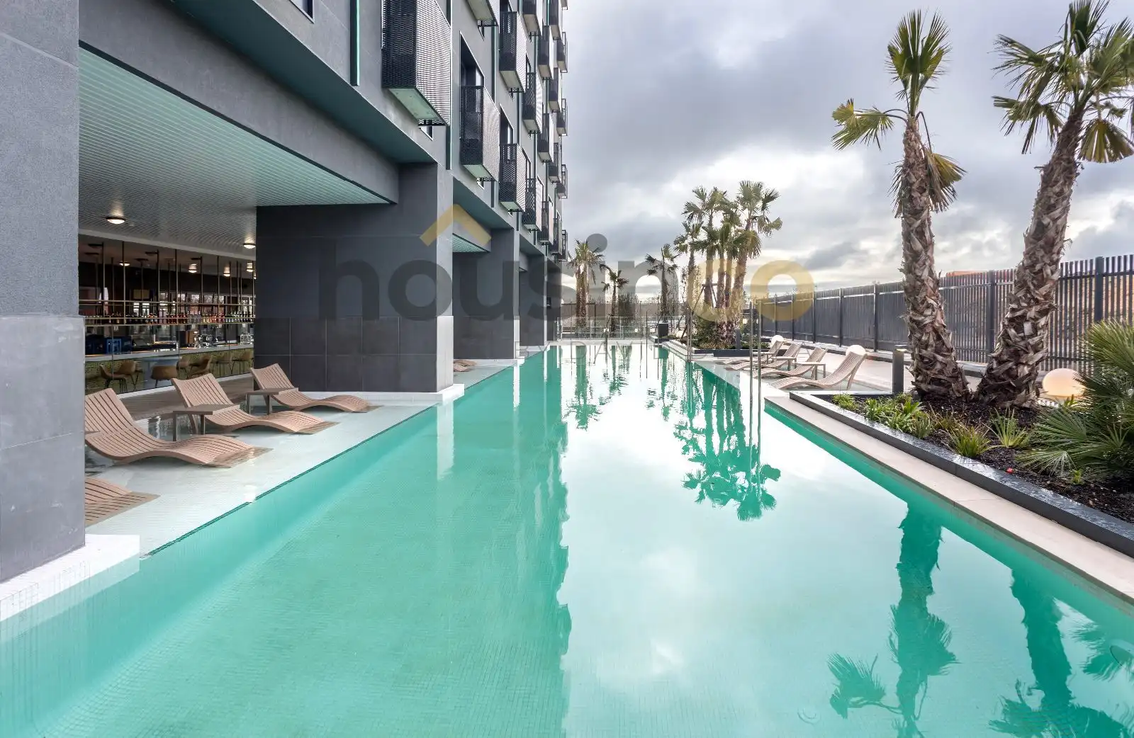 Piscina de Estudi en venda en Madrid amb Aire condicionat, Calefacció i Jardí privat