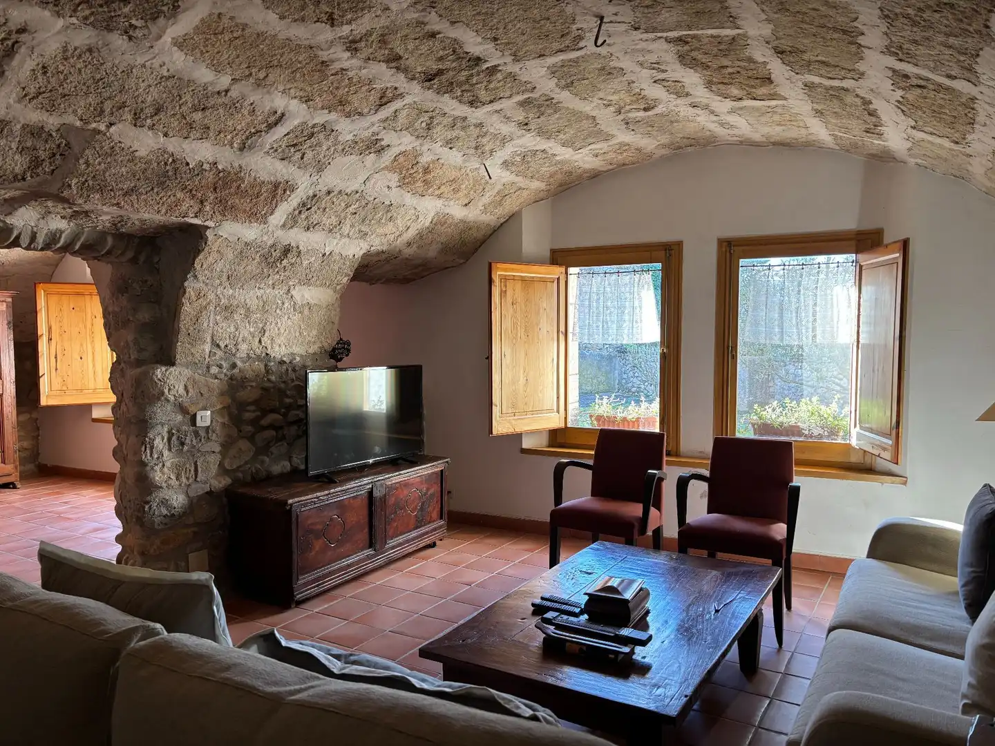Sala d'estar de Finca rústica en venda en Cabanelles amb Calefacció, Jardí privat i Terrassa