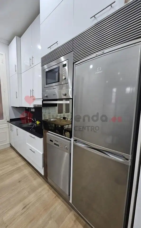 Cuina de Planta baixa de lloguer en Madrid amb Aire condicionat, Calefacció i Moblat