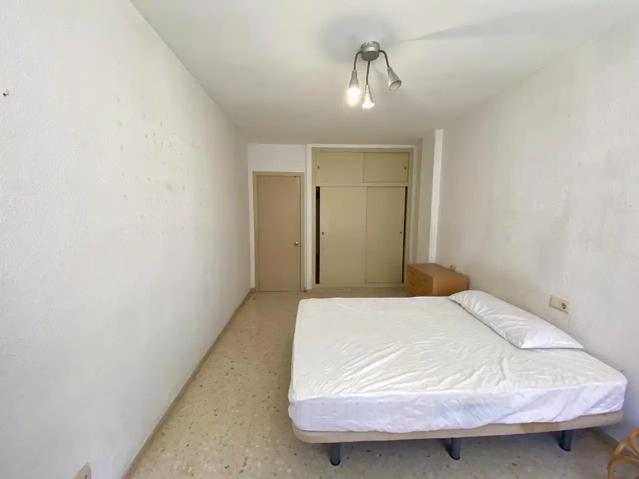 Schlafzimmer von Wohnung zur Miete in Valencia mit Möbliert