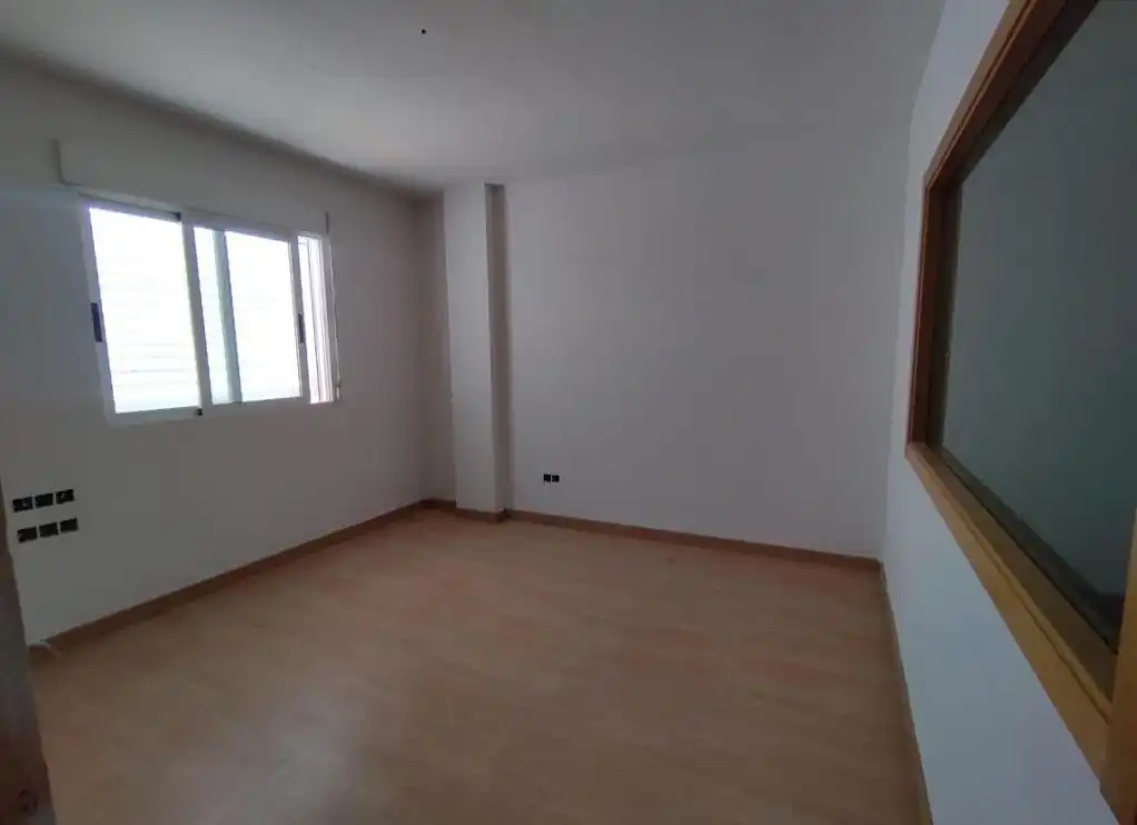 Habitación de Local en venta en Caudete